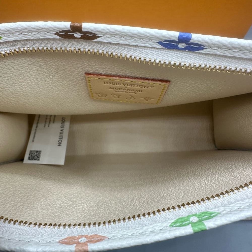 Louis Vuitton x Takashi Murakami toiletry pouch 19 - Picture 7 of 12